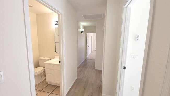 Building Photo - 845 W Vaughn Ave