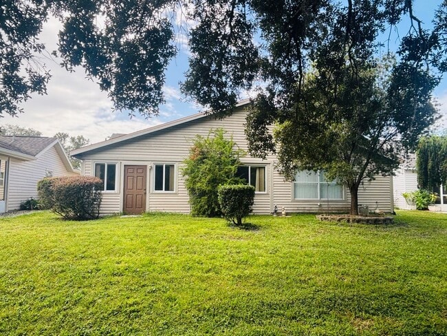 Building Photo - Waterfront Living in The Moorings at Point...