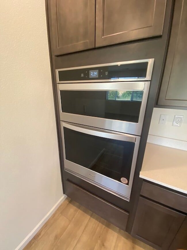 Building Photo - Solar Pet Friendly Single Story Home in Fo...