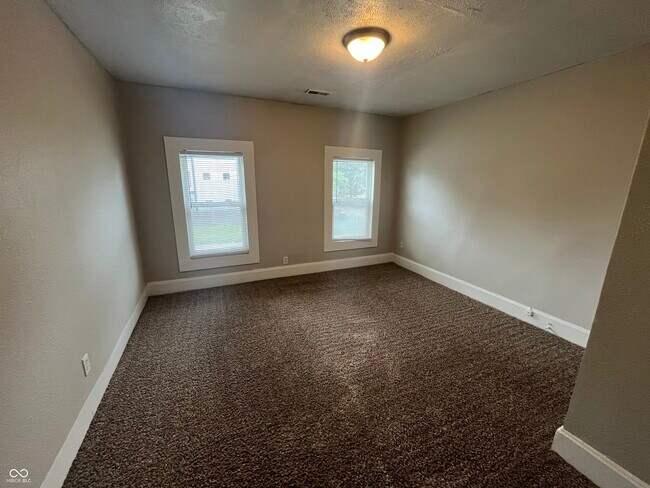 Building Photo - 2114 S Woodlawn Ave