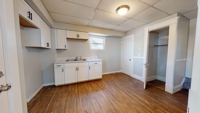 Building Photo - Old Brooklyn - 3 Bedroom Single Family Home