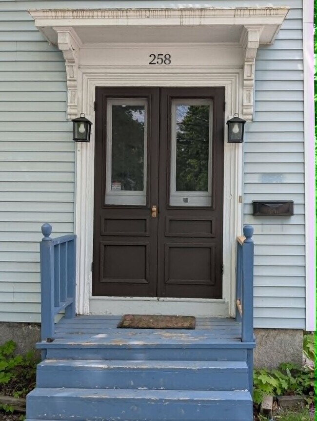 Building Photo - 258 Essex St
