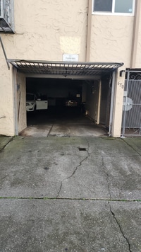 Building Photo - 650 Villa St