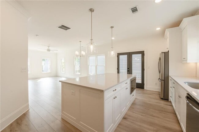 Building Photo - 3272 Stillwood Dr