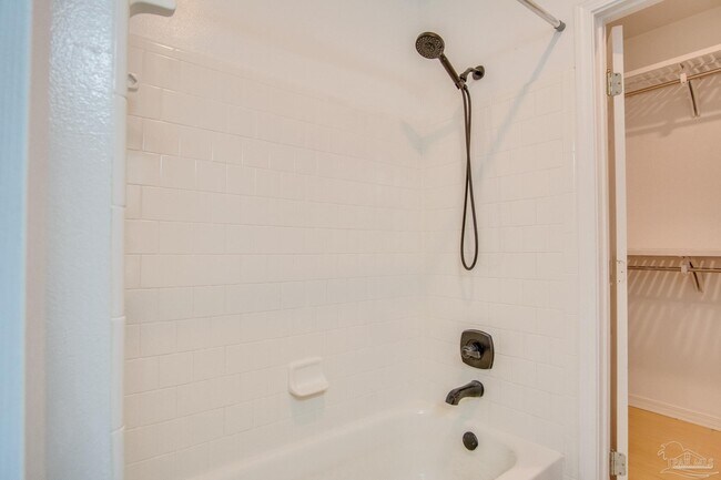 Building Photo - 1200 Jasper St