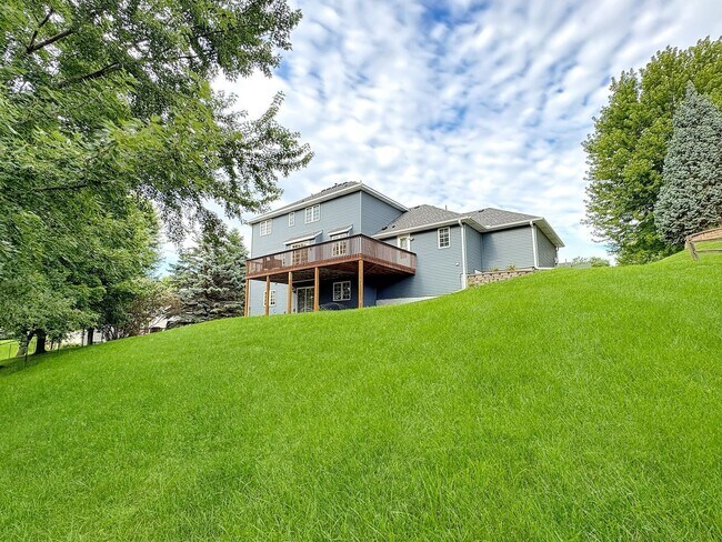 Building Photo - 1839 Valley Ridge Trail S