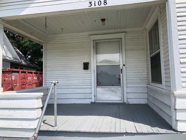 Building Photo - Large Two Bedroom House