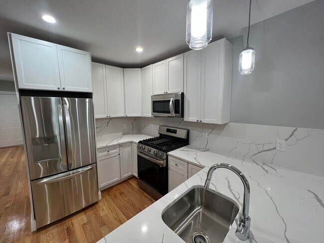 Building Photo - Huge updated 4 bed unit near Union Sq in S...
