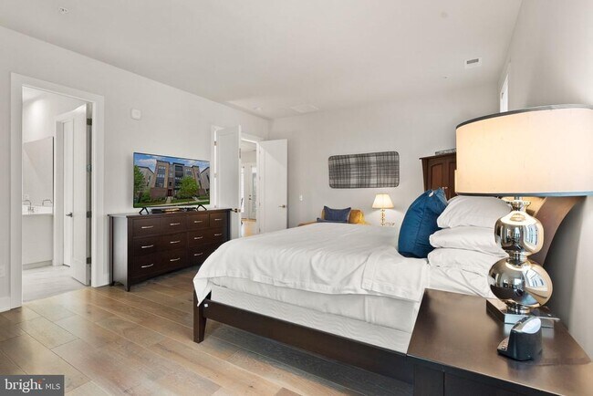 Building Photo - 43443 Croson Ln