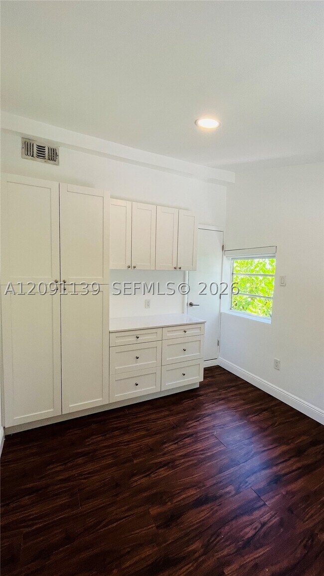 Building Photo - 2250 SW 23rd St