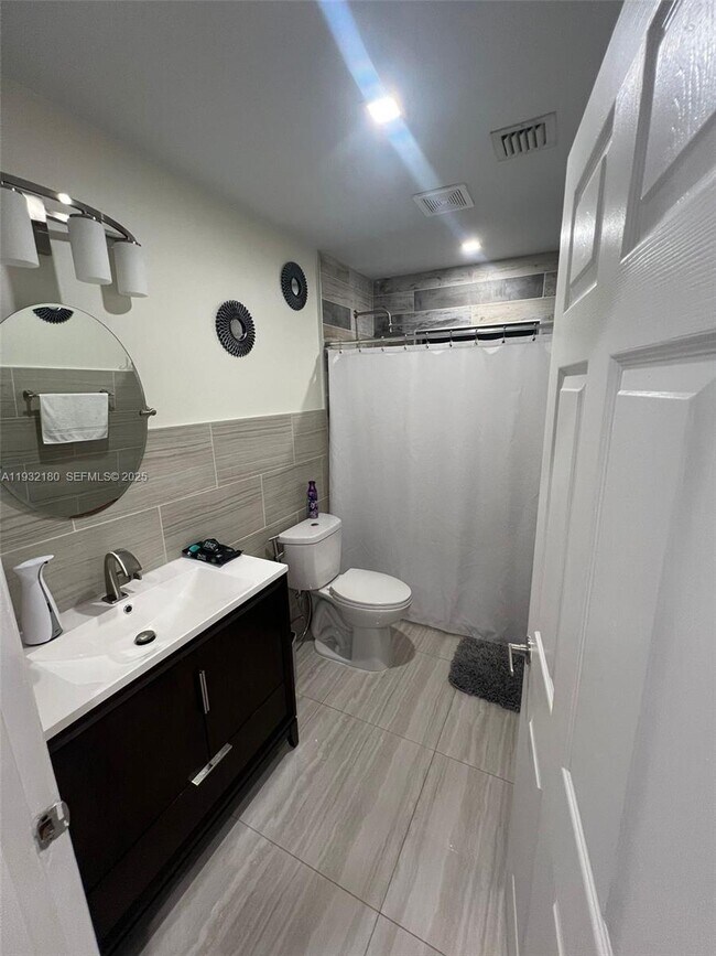 Building Photo - 2317 NW 6th Ct