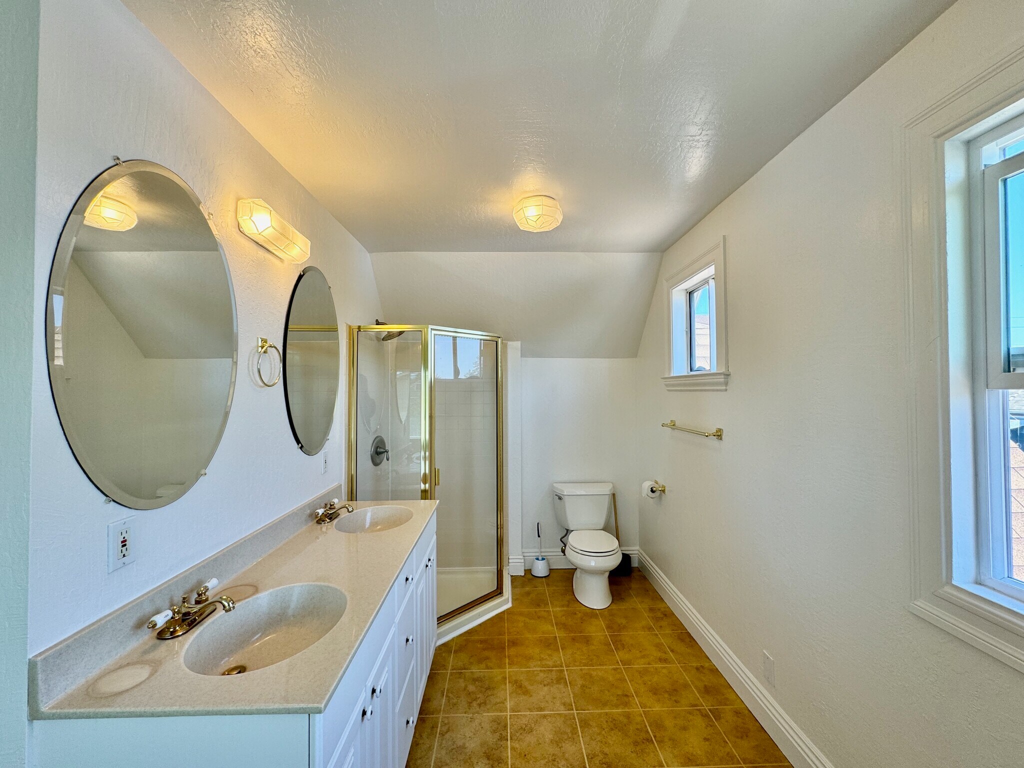 Double Vanity - 1910 Union St