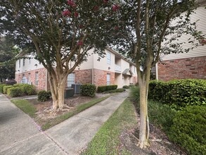 Building Photo - 900 Dean Lee Dr