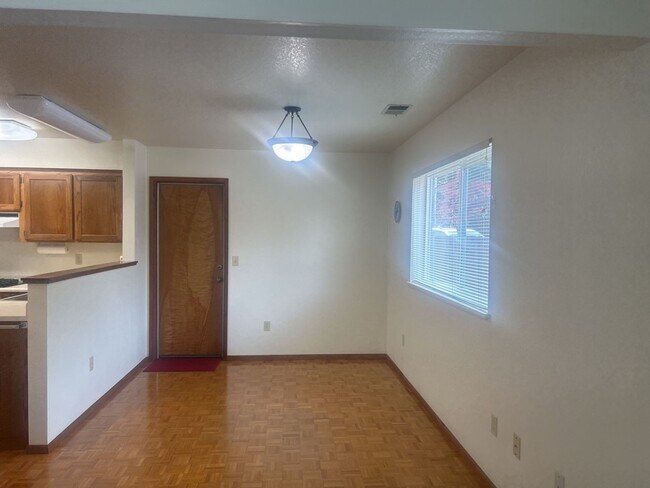 Building Photo - 2149 Woodcrest Ct