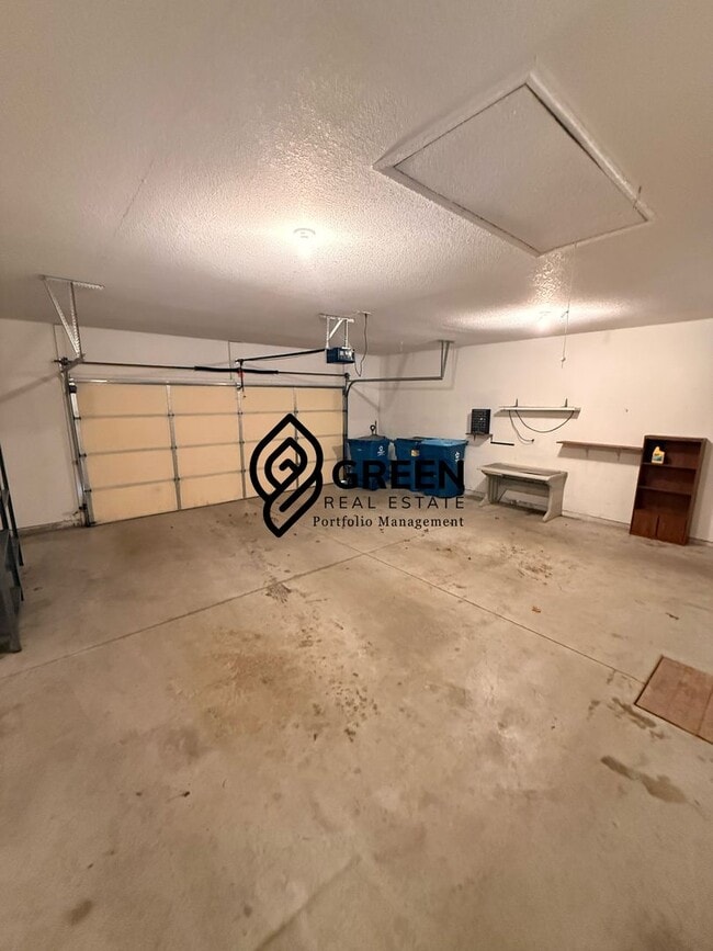 Building Photo - 3 bedroom, 2 bath Home for rent in Bradley IL!