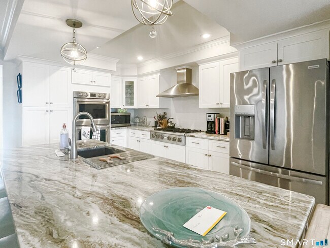 Building Photo - 41 Hillside Ave