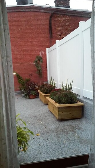 Roof Top Patio - 403 Lancaster Ave