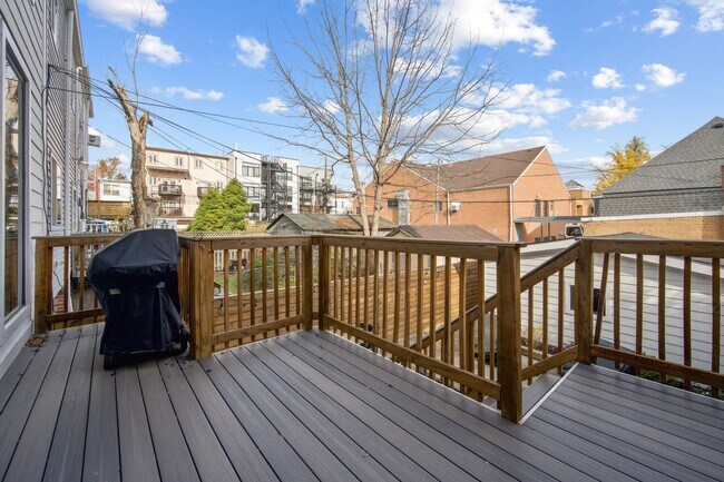 Building Photo - FURNISHED style in NoMA with Garage Parking