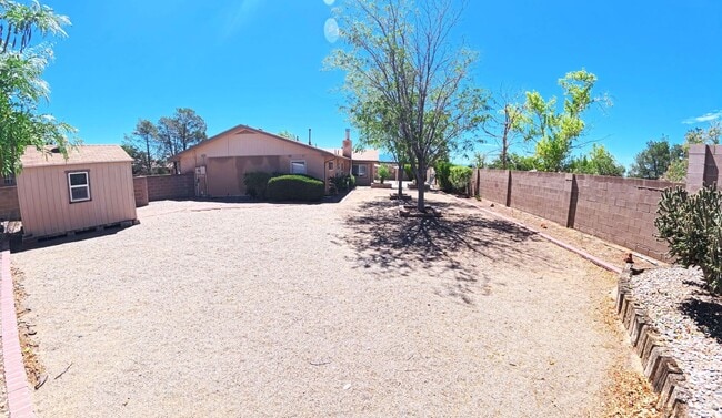 Building Photo - 2550 Rosswood Dr SE