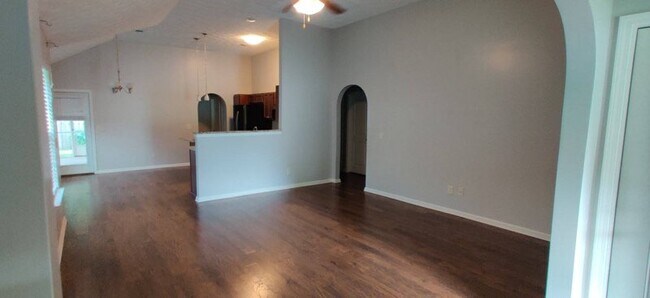 Building Photo - 11 Vann Ct