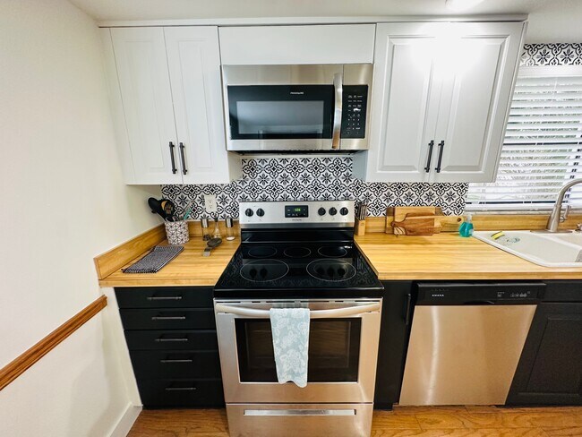 Building Photo - 12274 1st St W