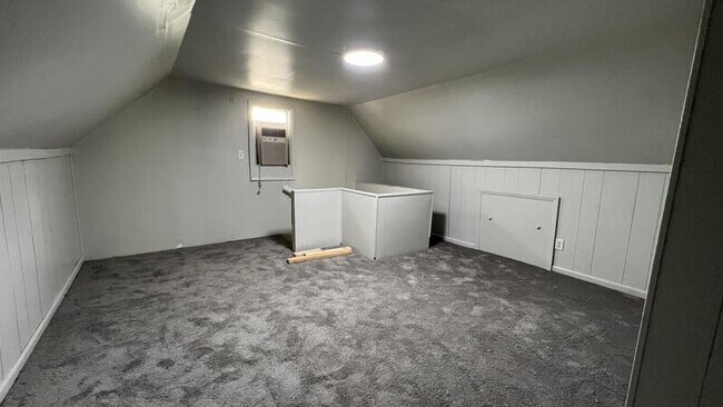 Building Photo - 330 Stafford St