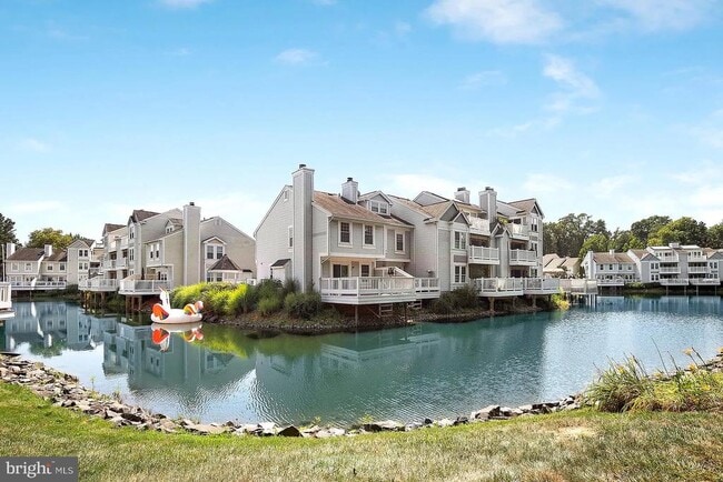 Building Photo - 3369 Lakeside View Dr