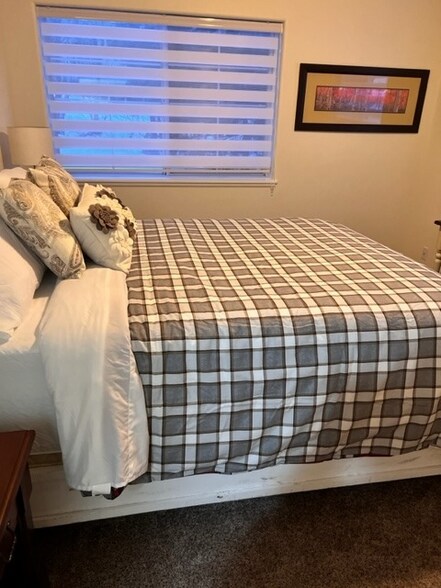 Building Photo - 1562 Oak St