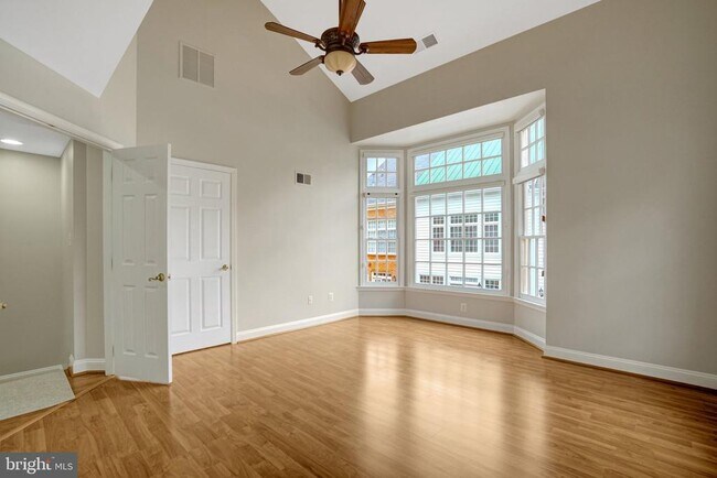 Building Photo - 1210 Roundhouse Ln