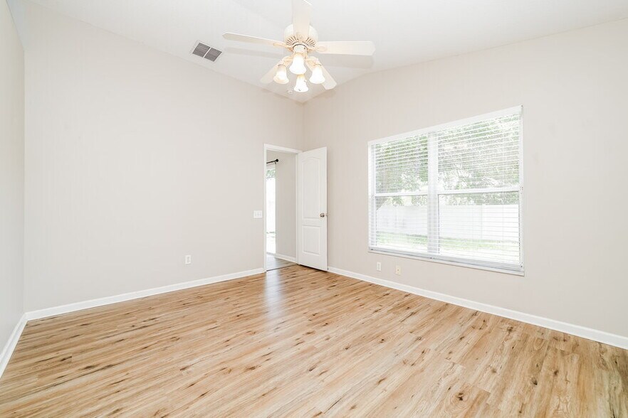 Building Photo - 10422 Hunters Haven Blvd