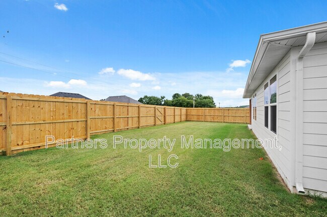 Building Photo - 941 Rentley St