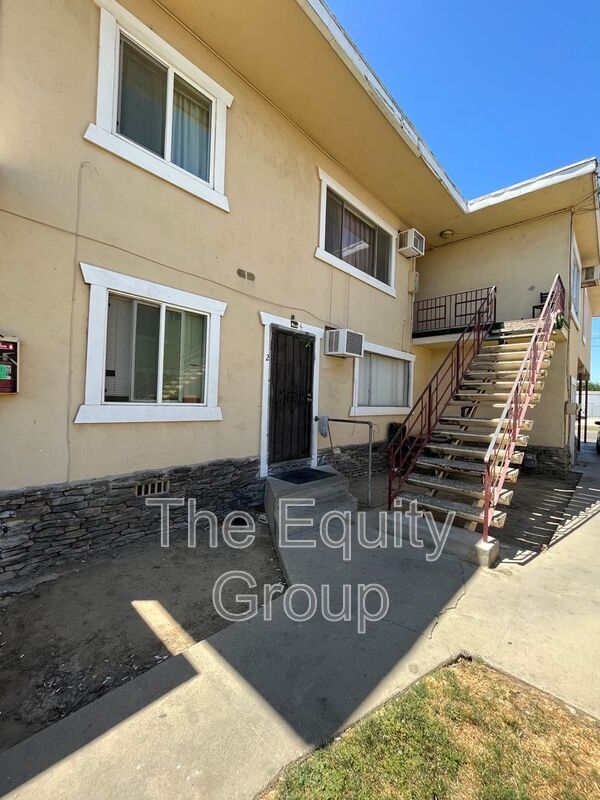 Primary Photo - 570 S Richmond Ave