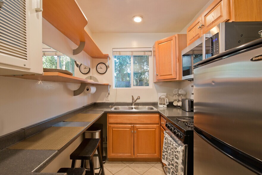 Building Photo - 809 Warren Ave