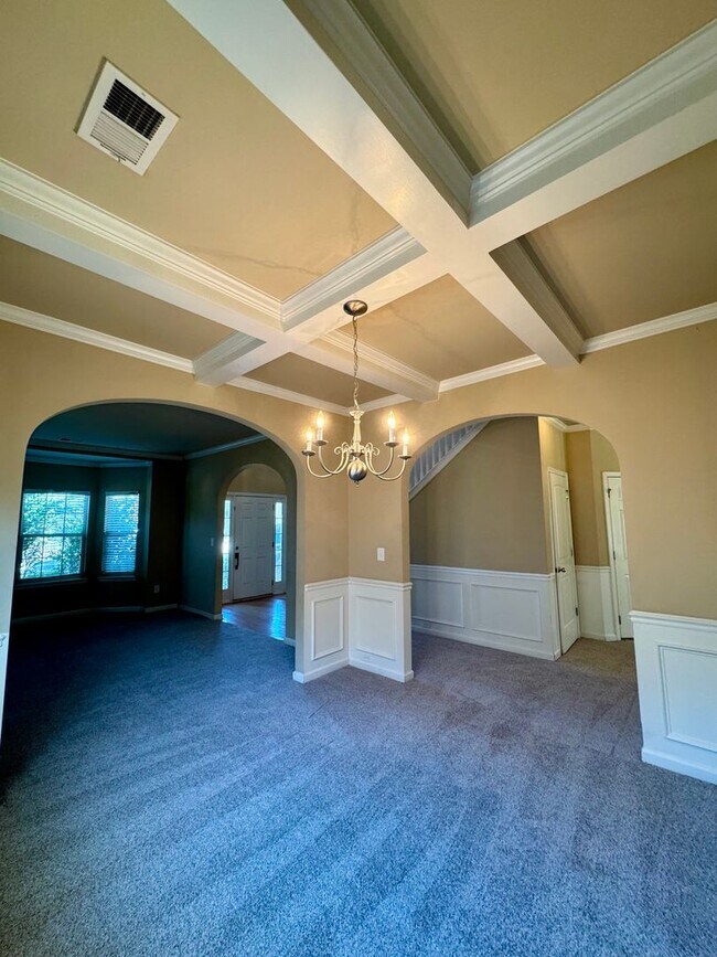 Building Photo - This beautiful 4-bedroom, 2.5-bath home Move-in ready and is waiting for you!