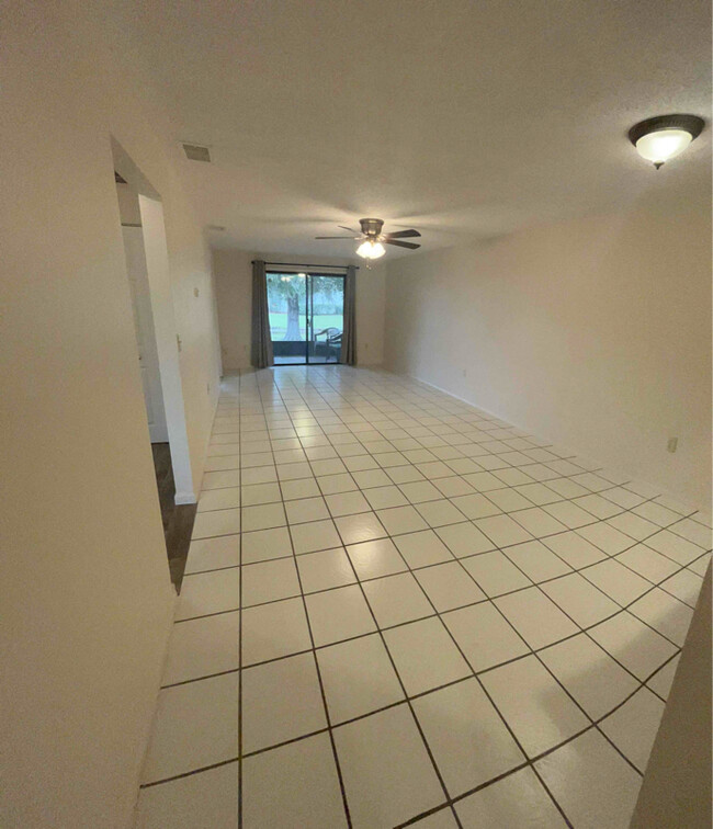 Building Photo - 202 Corkwood Ln