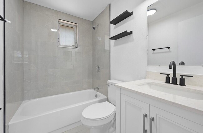 Building Photo - Renovated 3 bedroom 1 Bathroom fenced yard...
