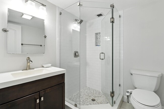 Building Photo - 6 Royal Palm Way