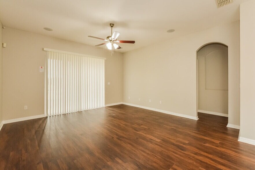 Building Photo - 3067 Zander Dr