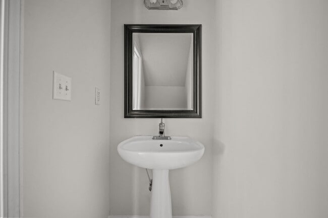 Building Photo - Updated 3BR Home with Garage, Pet Friendly!