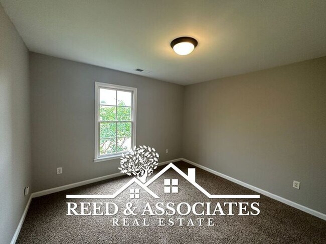 Building Photo - 4 Bedrooms in Southaven!