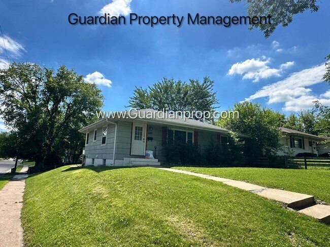 Building Photo - St Louis Park Single Family Home, Hardwood Floors, Office, Available July/Aug 1st