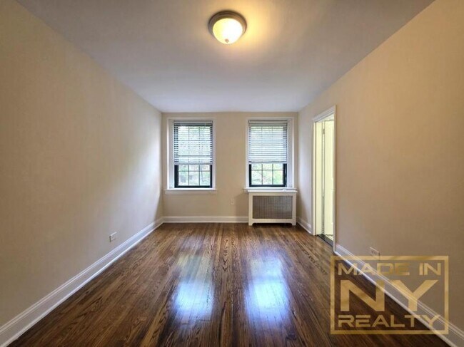 Building Photo - 1 bedroom in SUNNYSIDE GARDENS NY 11104