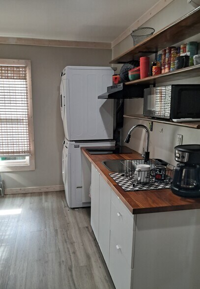 Building Photo - 58 Larose Dr SW