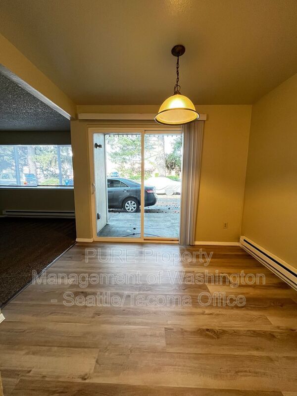 Building Photo - 1812 I St NE