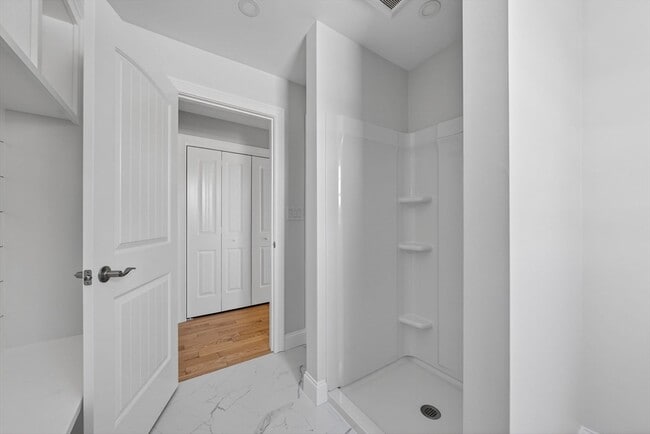 Building Photo - 3 Earle St