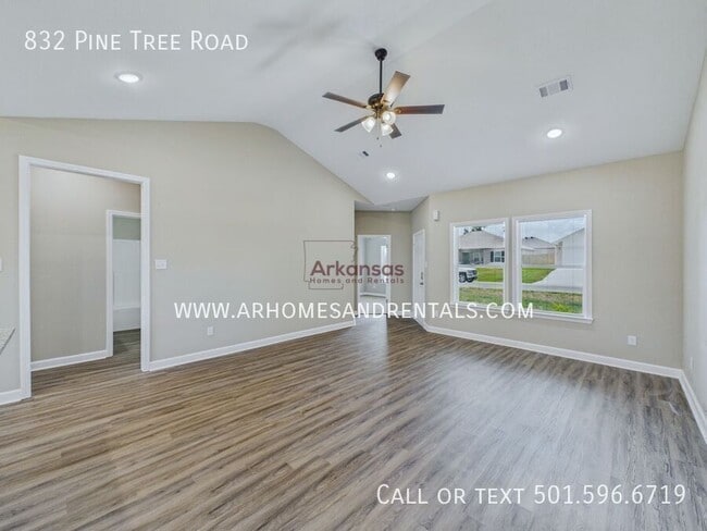 Building Photo - 832 Pine Tree Rd