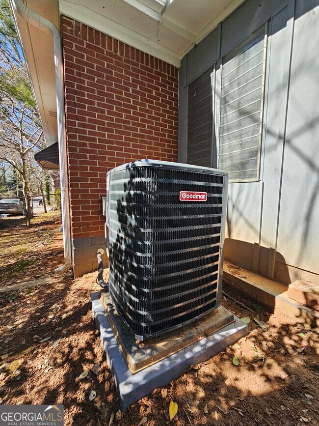 Building Photo - 2654 Plantation Dr