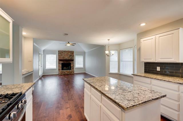 Building Photo - 1325 Lakeside Dr