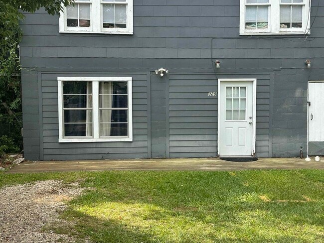 Primary Photo - 320 W 8th Ave