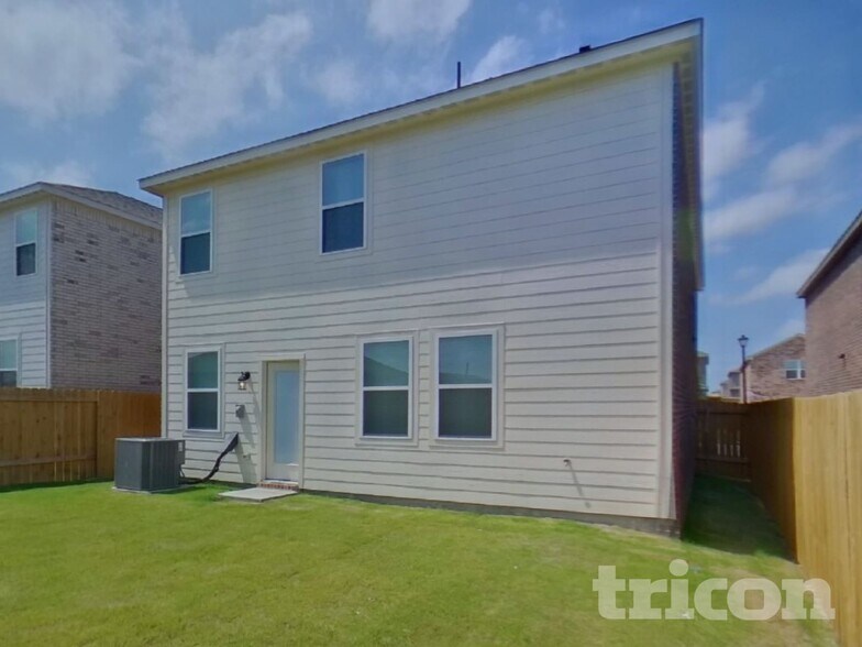 Building Photo - 1209 Bullock Dr